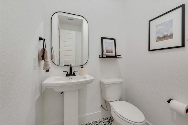 1719 Godello Dr, Mclendon Chisholm, TX 75032 - bathroom featuring baseboards, toilet, and visible vents