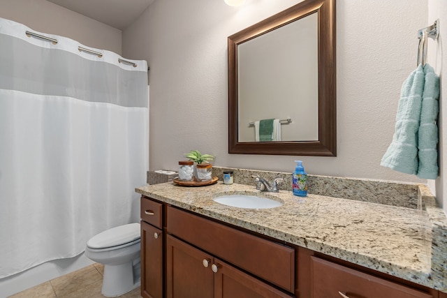 4603 Amal Saleh Dr, Irving, TX 75061 - bathroom featuring vanity, tile patterned floors, toilet, and shower / bath combo with shower curtain