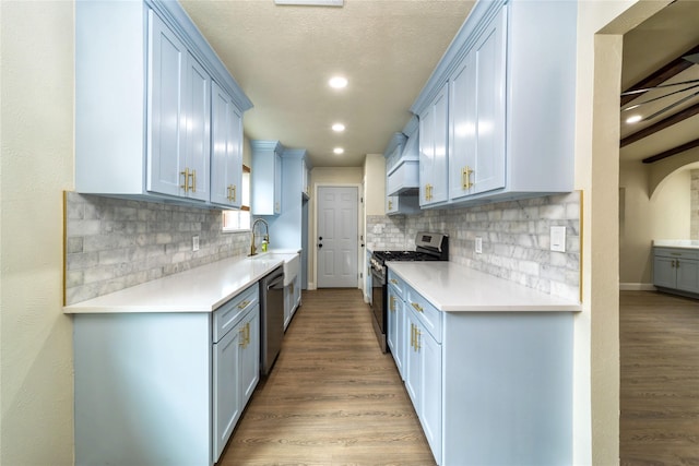 3701 Lamesa Dr, Garland, TX 75041 - kitchen featuring appliances with stainless steel finishes, light wood-style floors, light countertops, backsplash, and recessed lighting