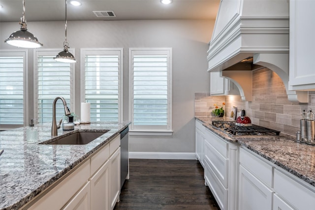 kitchen featuring a sink, baseboards, stainless steel gas stovetop, tasteful backsplash, and visible vents