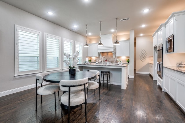 dining area featuring recessed lighting, baseboards, dark wood finished floors, and visible vents