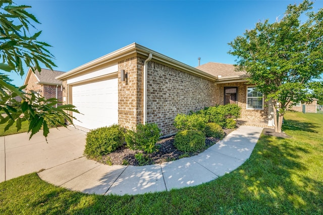 7793 Gulf Walk Rd, Frisco, TX 75036 - single story home featuring brick siding, a garage, and a front yard