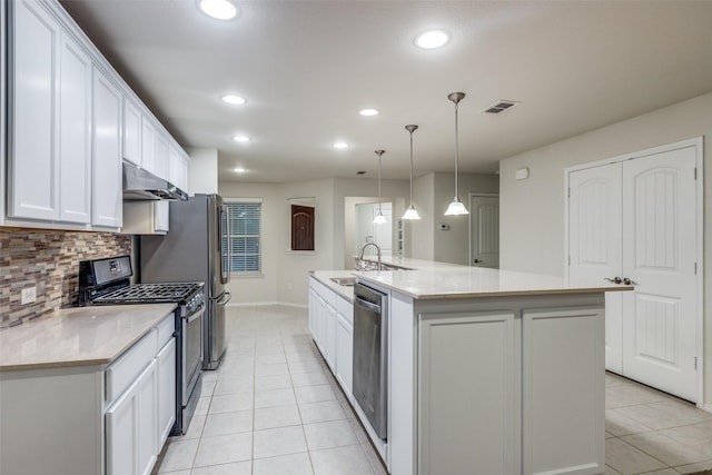 kitchen with visible vents, a sink, light tile patterned floors, under cabinet range hood, and stainless steel appliances