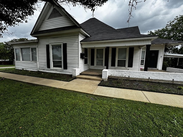 322 Hill St, Grand Prairie, TX 75050 - view of front of house with a porch and a front lawn
