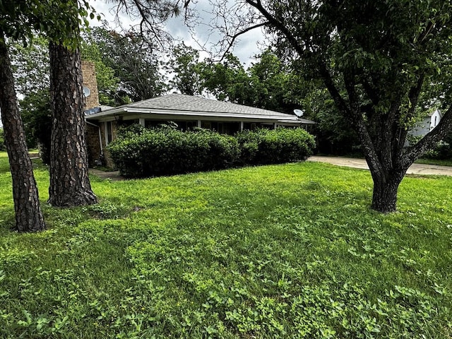 322 Hill St, Grand Prairie, TX 75050 - view of yard