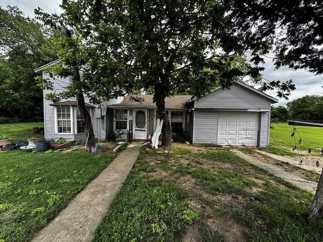 322 Hill St, Grand Prairie, TX 75050 - view of front facade featuring a porch, an attached garage, driveway, and a front lawn
