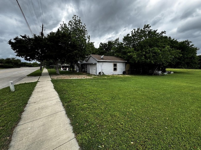 322 Hill St, Grand Prairie, TX 75050 - view of yard
