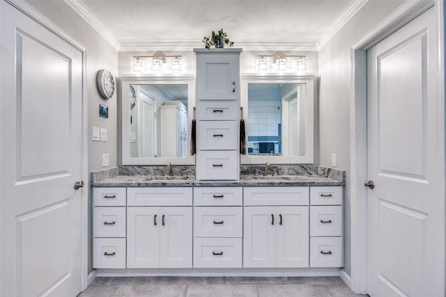 1621 Lake Hill Ln, Plano, TX 75023 - full bath featuring double vanity and crown molding