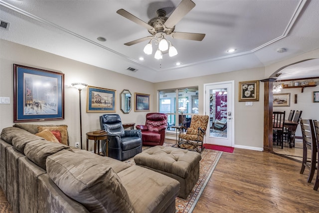 1621 Lake Hill Ln, Plano, TX 75023 - living room featuring ceiling fan, arched walkways, wood finished floors, baseboards, and recessed lighting