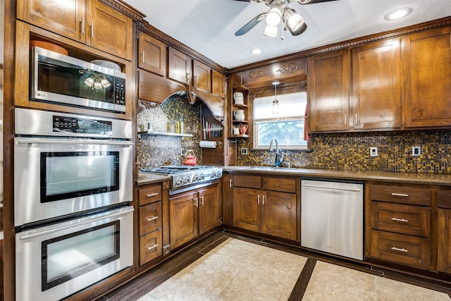 1621 Lake Hill Ln, Plano, TX 75023 - kitchen featuring appliances with stainless steel finishes, a sink, tasteful backsplash, ceiling fan, and recessed lighting