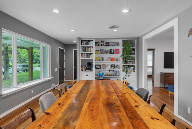 dining room featuring recessed lighting, baseboards, wood finished floors, and visible vents