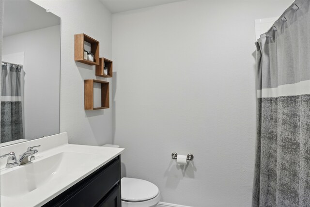 3613 Ridgeway Ln, Denton, TX 76226 - bathroom featuring toilet, vanity, baseboards, and a shower with curtain