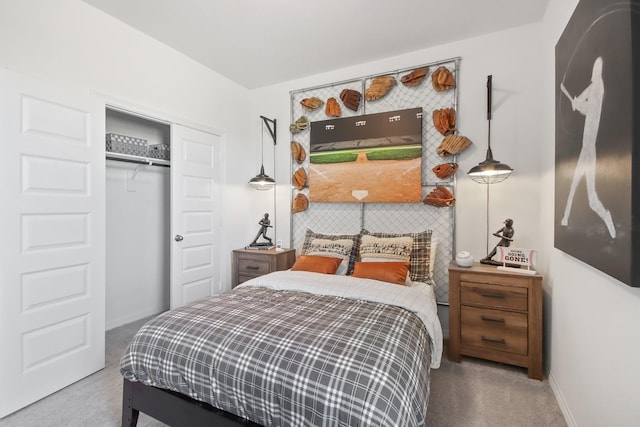 carpeted bedroom featuring baseboards and a closet