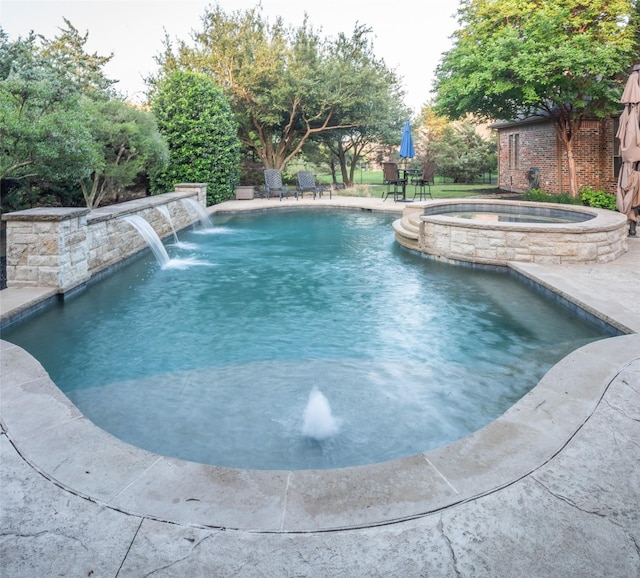 816 Stratton Mill Dr, Lucas, TX 75002 - view of pool featuring a pool with connected hot tub and a patio area