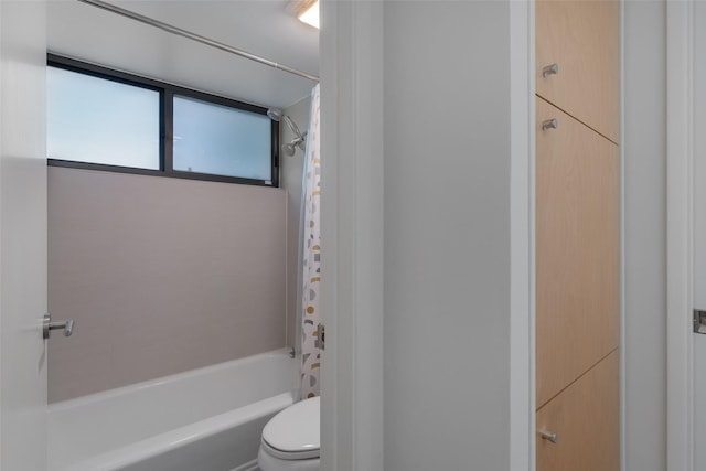 full bathroom featuring shower / bathtub combination with curtain and toilet