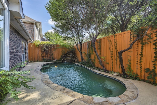 2630 Lakeforest Ct, Dallas, TX 75214 - view of swimming pool featuring a fenced backyard