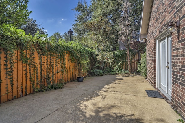2630 Lakeforest Ct, Dallas, TX 75214 - fenced backyard featuring a patio area