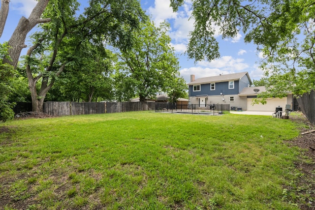 view of yard featuring a fenced backyard and a patio area