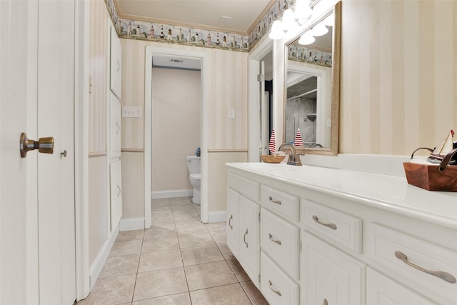 full bathroom featuring vanity, toilet, tile patterned floors, baseboards, and wallpapered walls