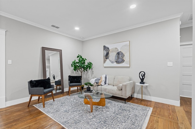 living room with visible vents, crown molding, light wood-type flooring, baseboards, and recessed lighting