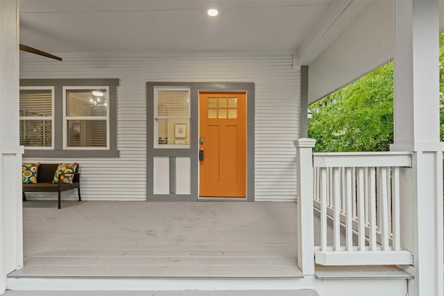 entrance to property featuring covered porch