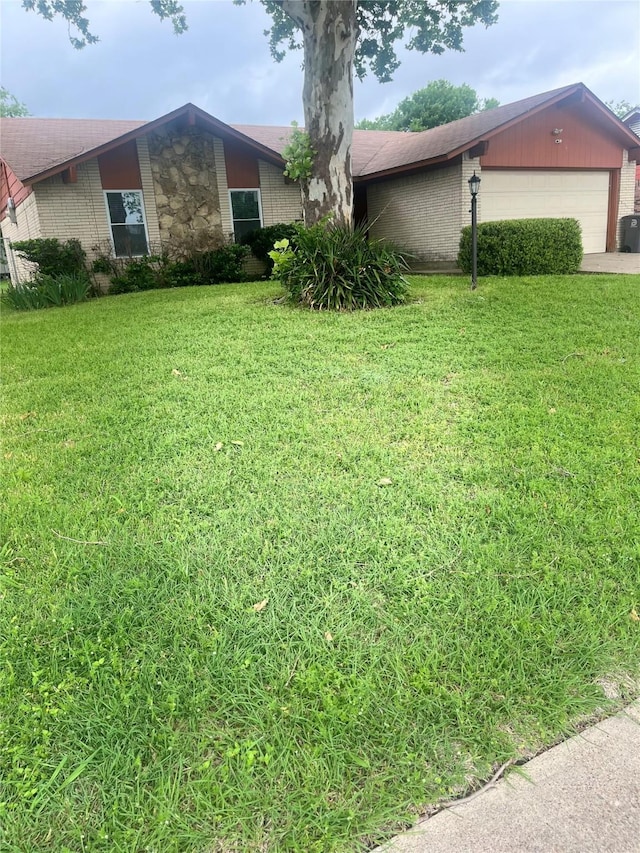2551 Mossglen Dr, Dallas, TX 75227 - view of green lawn with a garage