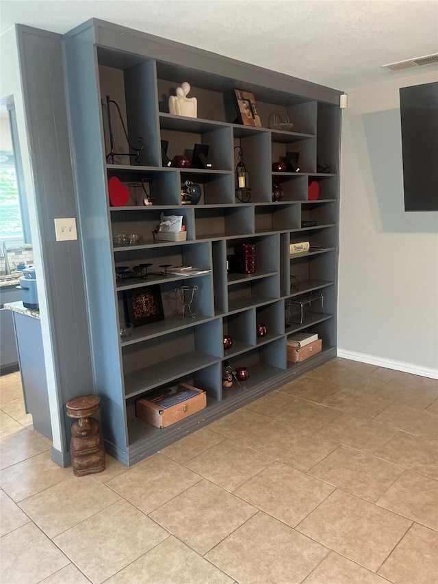 2551 Mossglen Dr, Dallas, TX 75227 - detailed view of baseboards