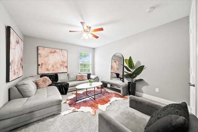729 Rockwood St, Dallas, TX 75203 - living area with ceiling fan and baseboards