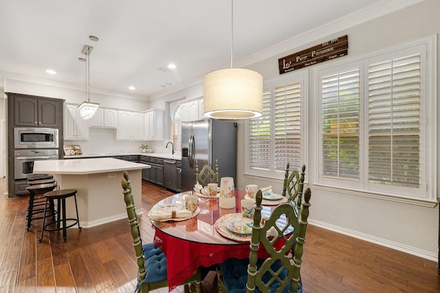 dining space with crown molding, recessed lighting, dark wood-style flooring, and baseboards