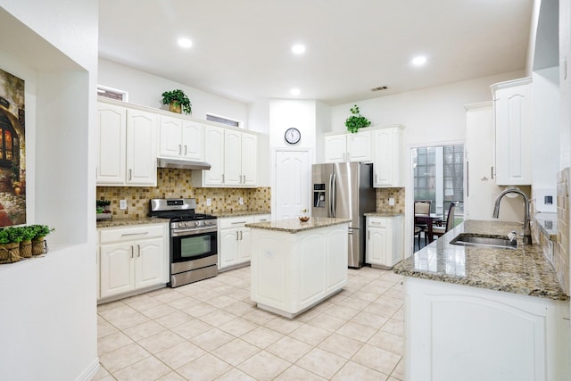 5624 Big River Dr, The Colony, TX 75056 - kitchen with backsplash, under cabinet range hood, appliances with stainless steel finishes, and a sink