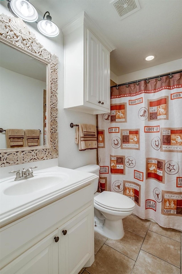 bathroom featuring visible vents, recessed lighting, toilet, and vanity