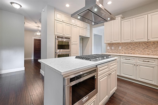 2620 Argyle Shore Dr, Rockwall, TX 75087 - kitchen featuring decorative backsplash, baseboards, ventilation hood, stainless steel appliances, and recessed lighting