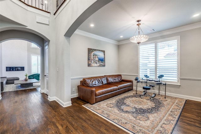 1110 Holford Dr, Frisco, TX 75036 - living area featuring arched walkways, baseboards, wood finished floors, visible vents, and ornamental molding