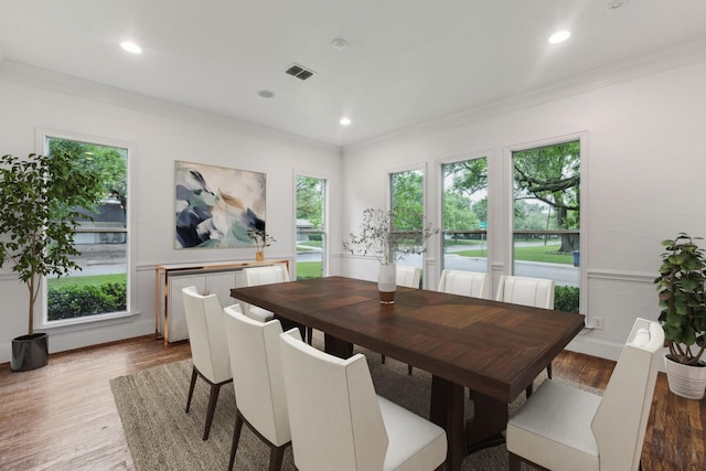 dining area with crown molding, recessed lighting, wood finished floors, and visible vents