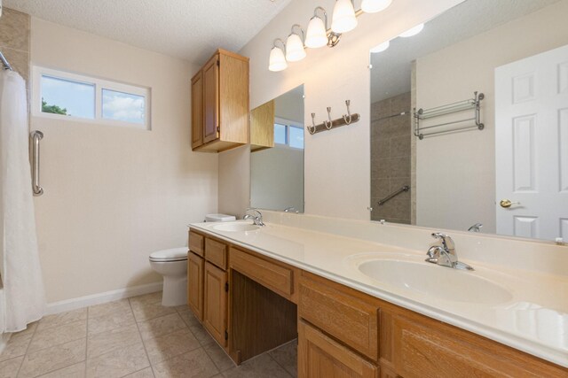 7208 Stoddard Ln, Plano, TX 75025 - full bath featuring plenty of natural light, a sink, toilet, and a shower with curtain
