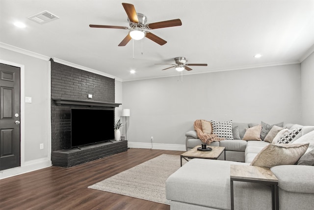 living room with a ceiling fan, visible vents, wood finished floors, baseboards, and recessed lighting