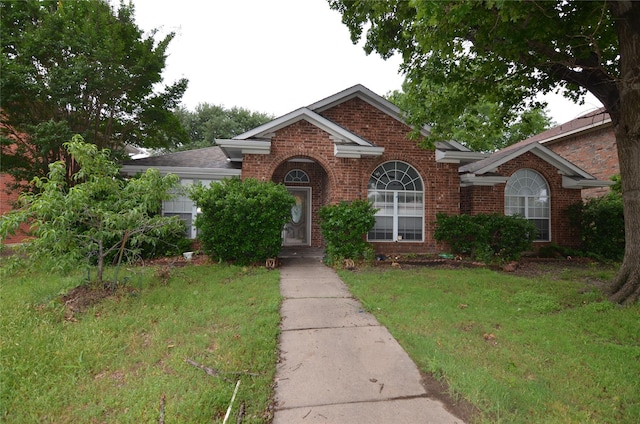 view of front of property featuring brick siding and a front yard