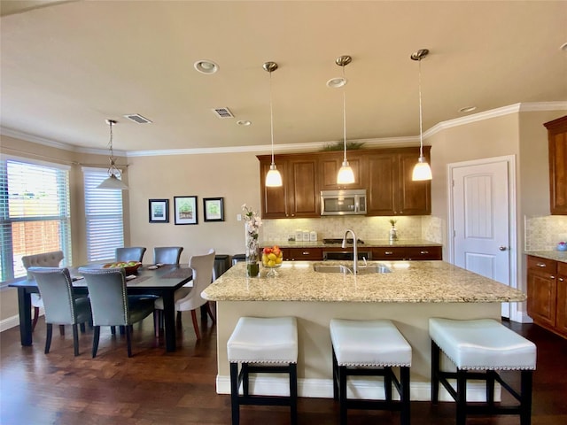 3724 Estates Way, Mckinney, TX 75072 - kitchen featuring a sink, stainless steel microwave, decorative backsplash, dark wood-type flooring, and visible vents