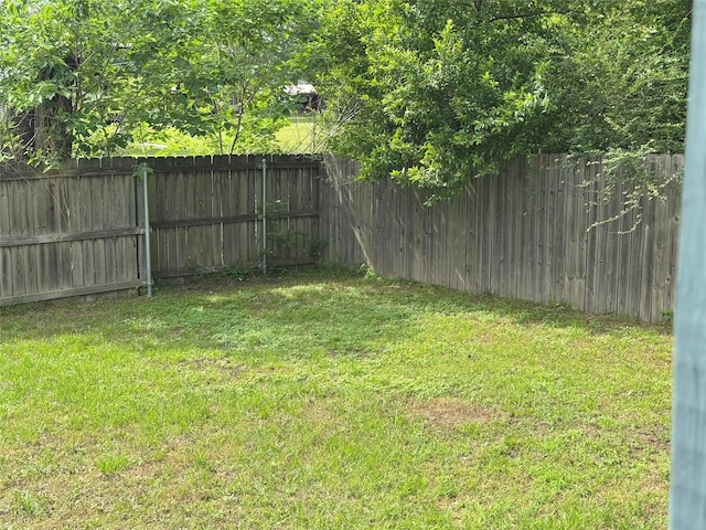 view of yard featuring a fenced backyard
