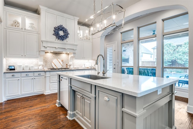 kitchen featuring white cabinetry, dark wood-style floors, a sink, and tasteful backsplash