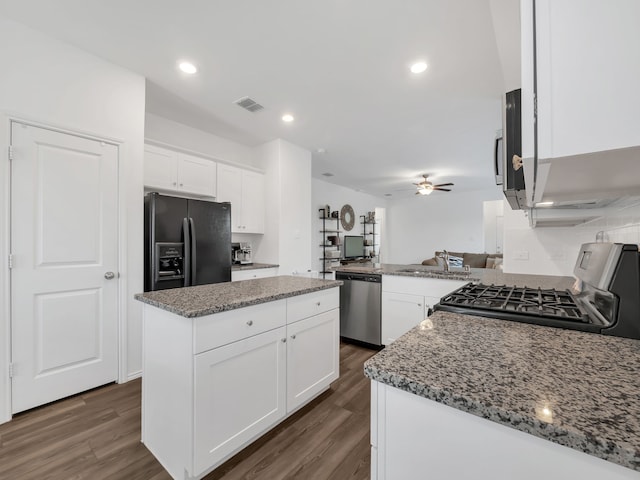 2913 Meadowlands Dr, Forney, TX 75126 - kitchen with ceiling fan, appliances with stainless steel finishes, visible vents, and dark wood-type flooring