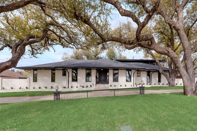 7335 Royal Cir, Dallas, TX 75230 - view of front of home featuring fence, stucco siding, and a front lawn