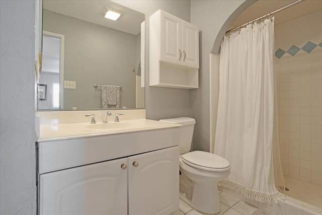 2231 E Peters Colony Rd, Carrollton, TX 75007 - bathroom featuring toilet, vanity, tiled shower, and tile patterned floors
