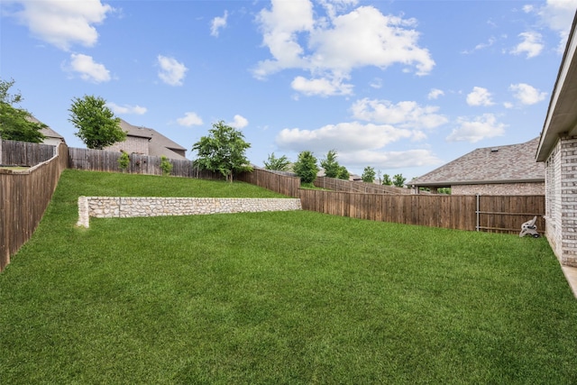 view of yard featuring a fenced backyard