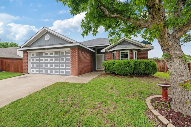3317 Scenic Glen Dr, Mansfield, TX 76063 - ranch-style house with fence and a front lawn