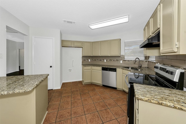 kitchen featuring visible vents, under cabinet range hood, a sink, backsplash, and stainless steel appliances