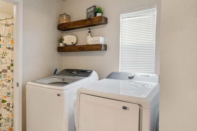 washroom featuring laundry area and independent washer and dryer