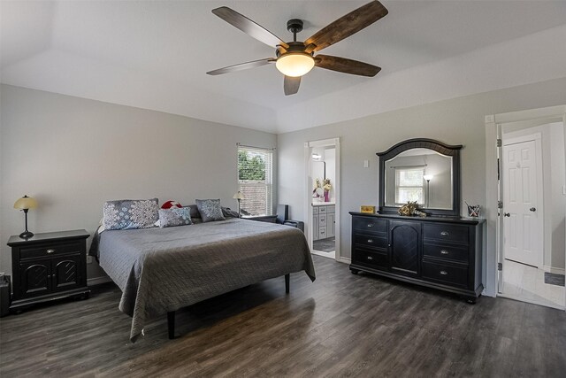washroom with laundry area and baseboards