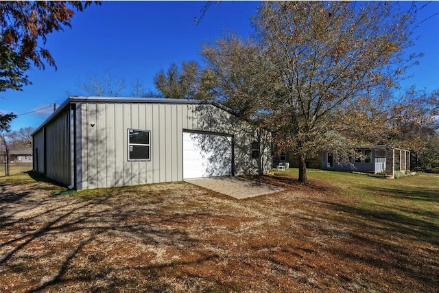 view of outdoor structure with an outbuilding