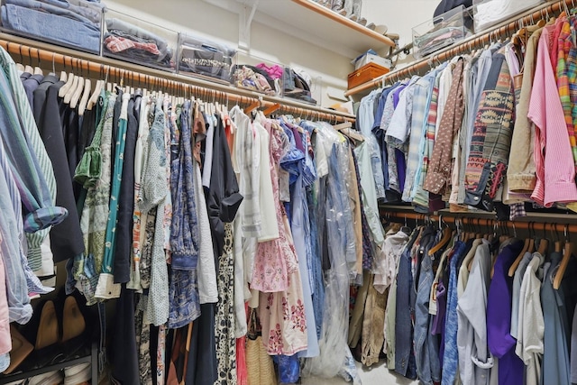 8926 White Pine Ln, Dallas, TX 75238 - view of spacious closet